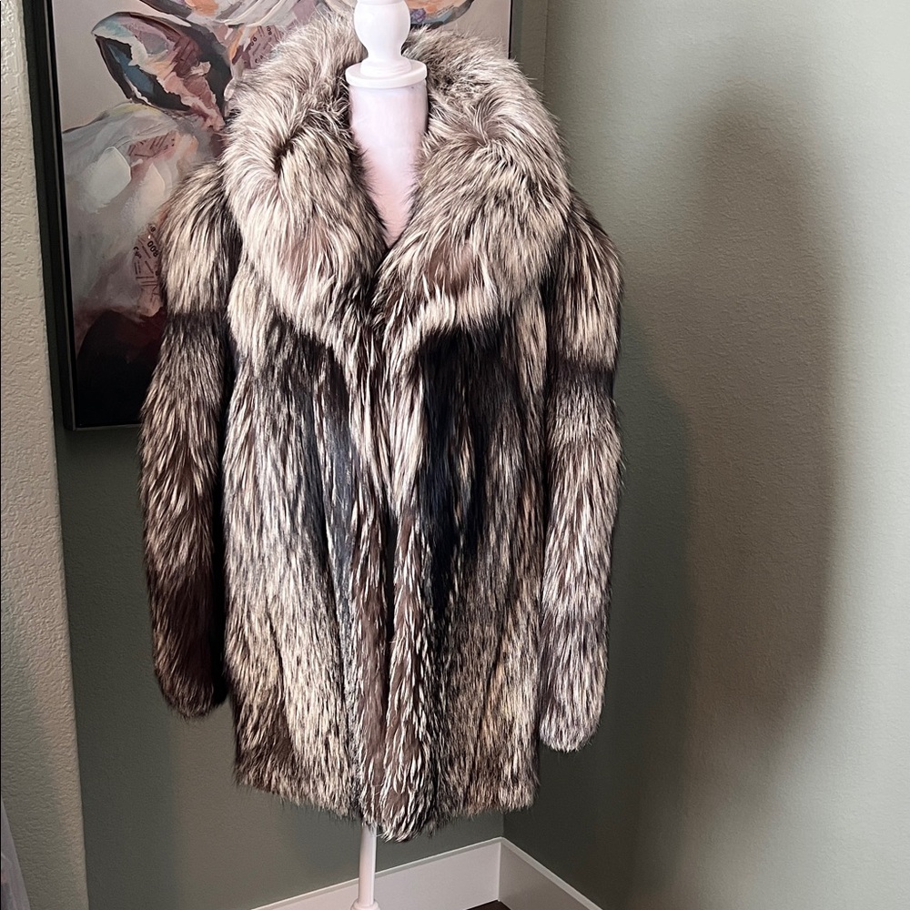 Luxurious Silver Fox Fur Coat in Black and Cream‎